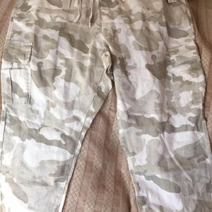 NWT Sanctuary+Anthropologie plus 100% linen jogger style camo pants. Sz 1XL